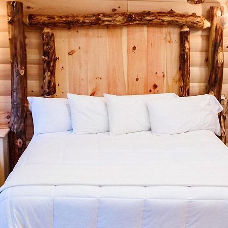 Treehouse #6 By Amish Country Lodging Millersburg Exterior photo