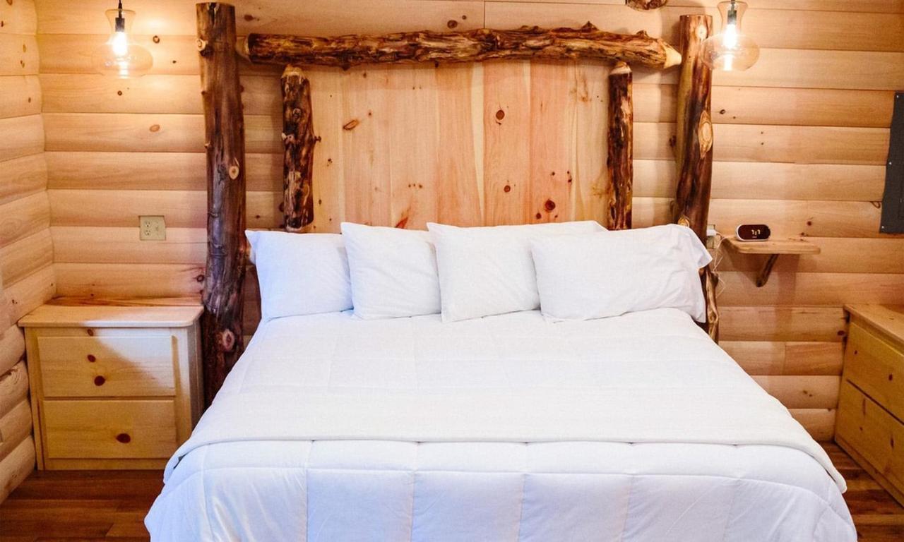 Treehouse #6 By Amish Country Lodging Millersburg Exterior photo